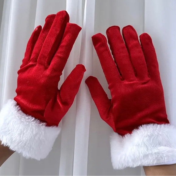 Red Santa Gloves with White Fur Trim - Picture 4 of 6